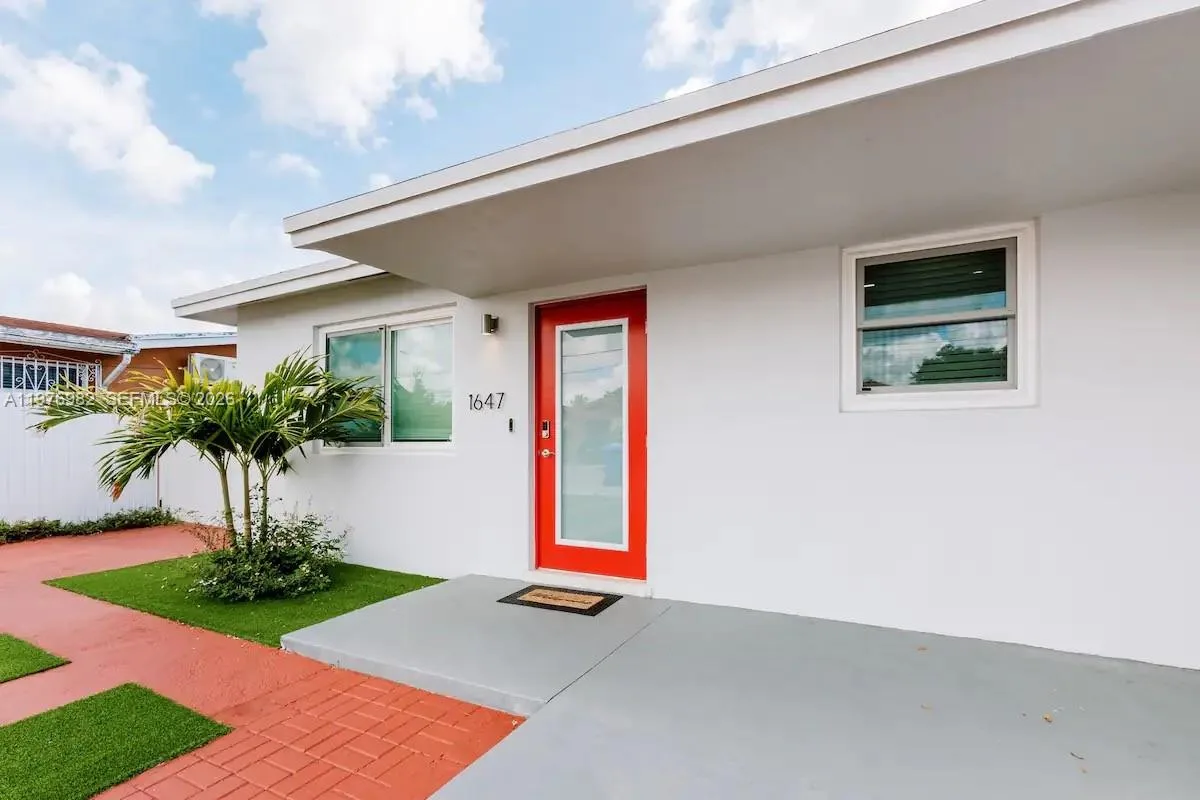 1647 NW 29th Ave, Miami, FL 33125 photo 2