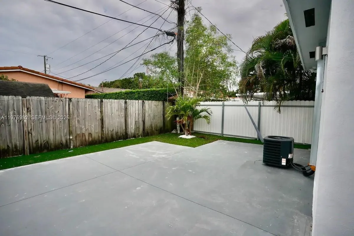 1647 NW 29th Ave, Miami, FL 33125 photo 9