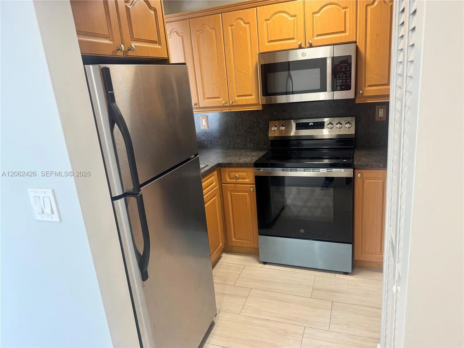 8075 NW 7th St # 403, Miami, FL 33126 photo 8