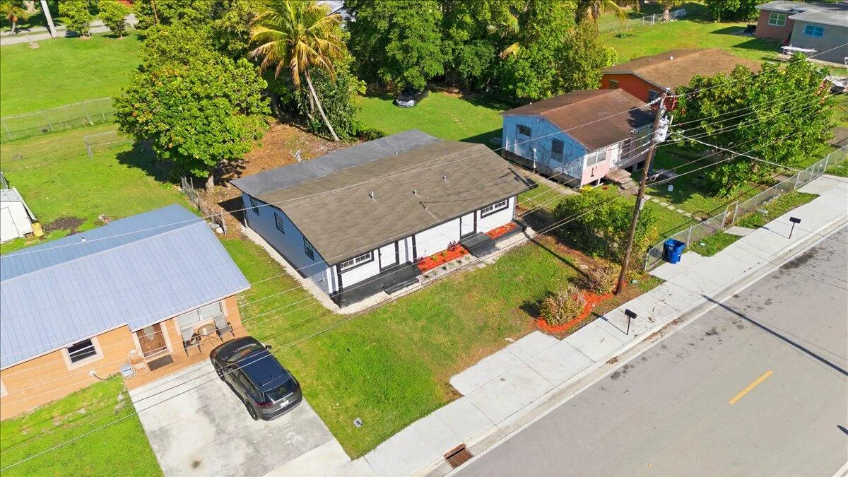 270 SW 10th Avenue # 1, South Bay, FL 33493