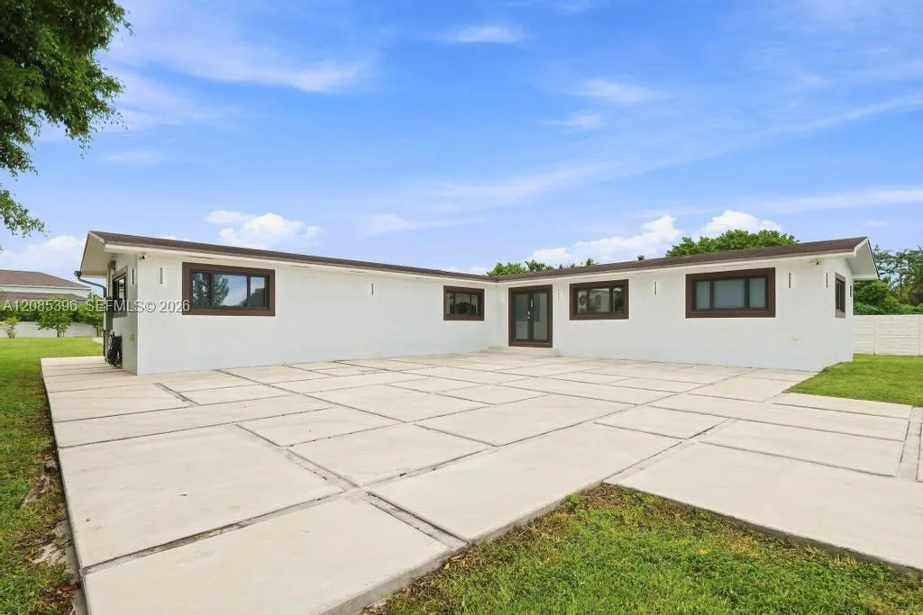 100 NW 120th Ave, Miami, FL 33182