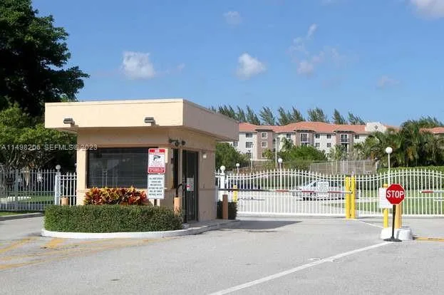 480 Executive Center Dr # 4L, West Palm Beach, FL 33401
