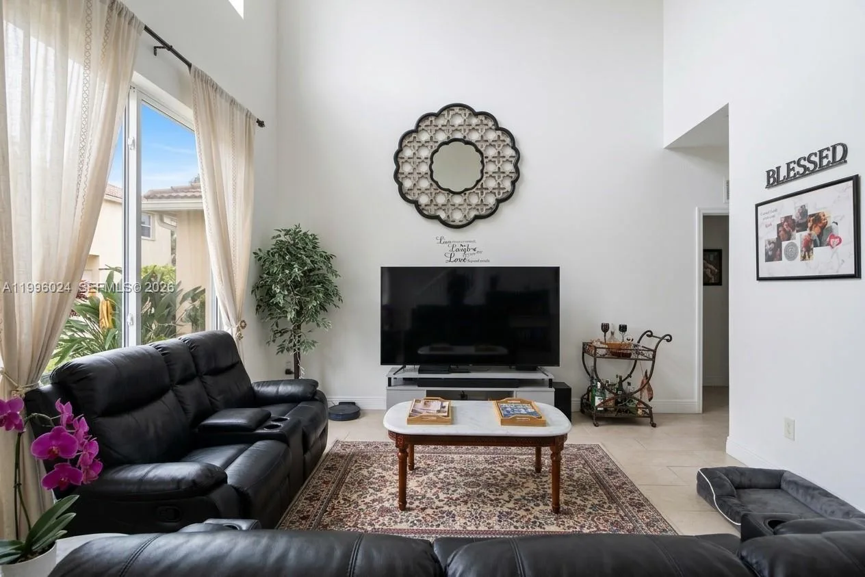 1910 SE 14th Cir, Homestead, FL 33035 photo 9