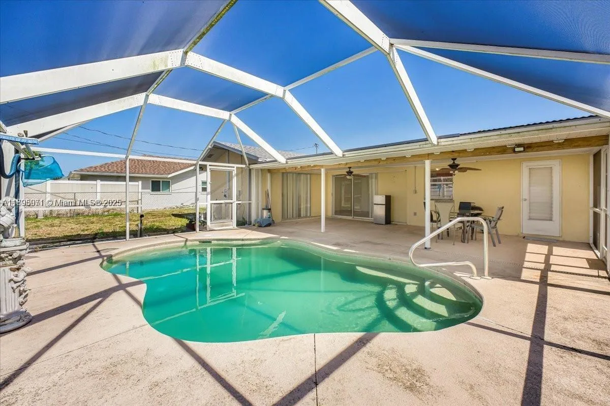 915 SE 20th ST, Cape Coral, FL 33990 photo 3