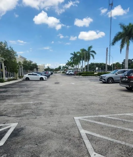 4500 W Hallandale Beach Blvd # 2, Hollywood, FL 33023