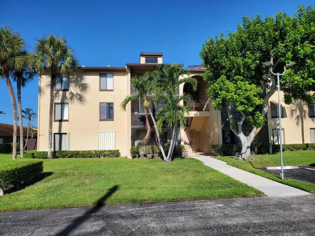 629 Sea Pine Way # H3, FL 33415