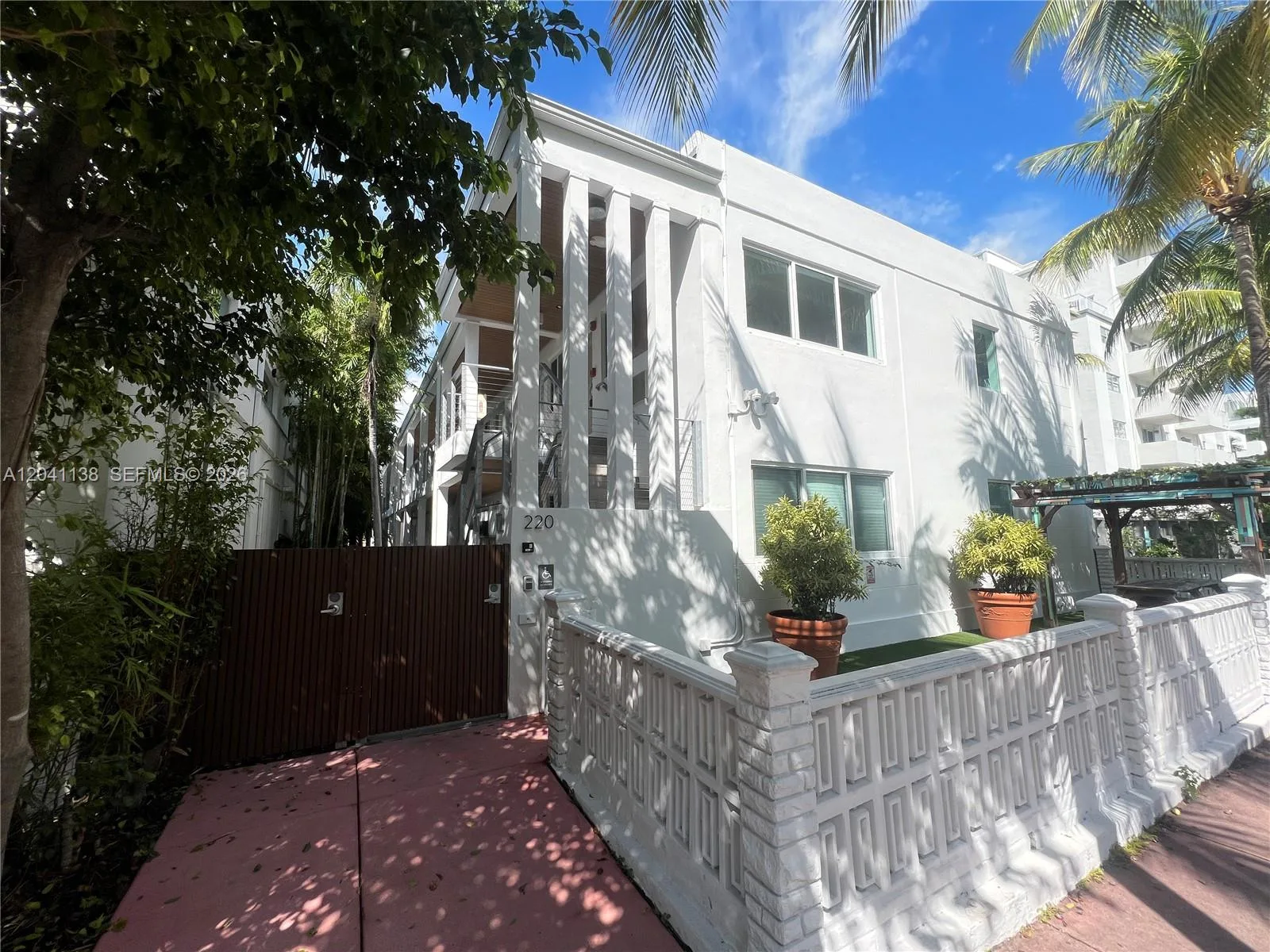 220 Collins Ave # 3B, Miami Beach, FL 33139