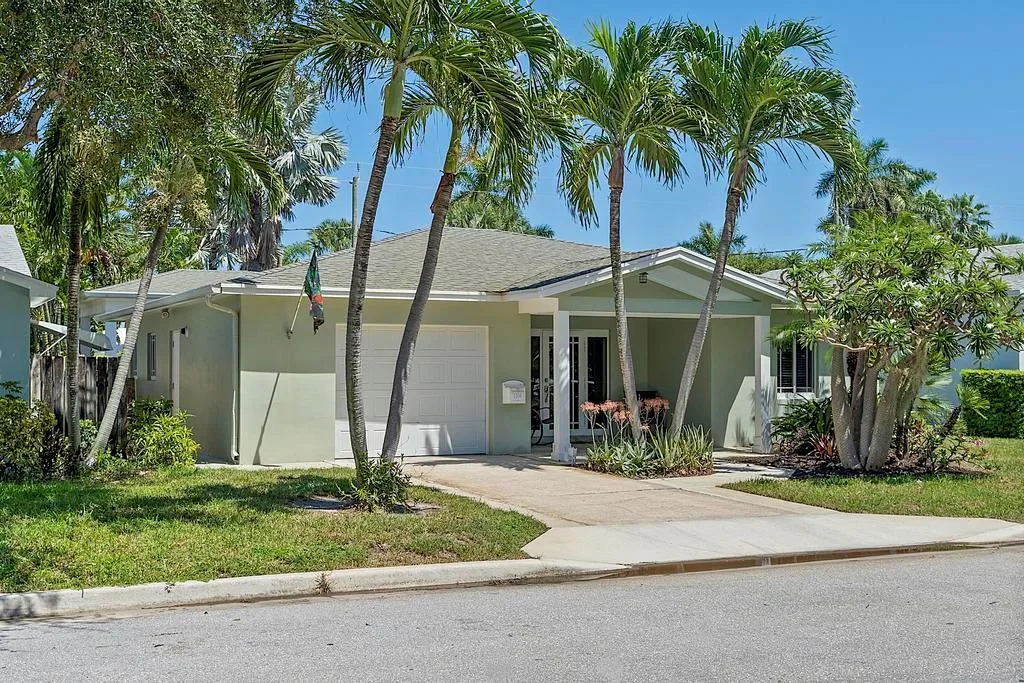 1106 N Lakeside Drive, FL 33460 photo 2