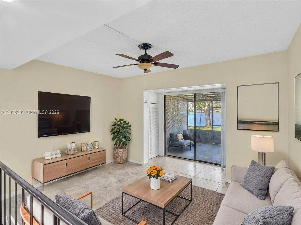 8902 Palm Tree Ln # 8902, Pembroke Pines, FL 33024 photo 2