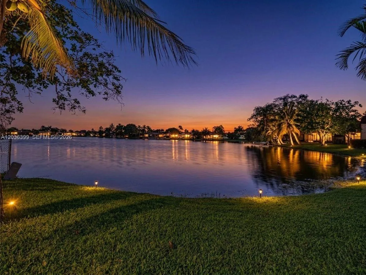 8902 Palm Tree Ln # 8902, Pembroke Pines, FL 33024 photo 5