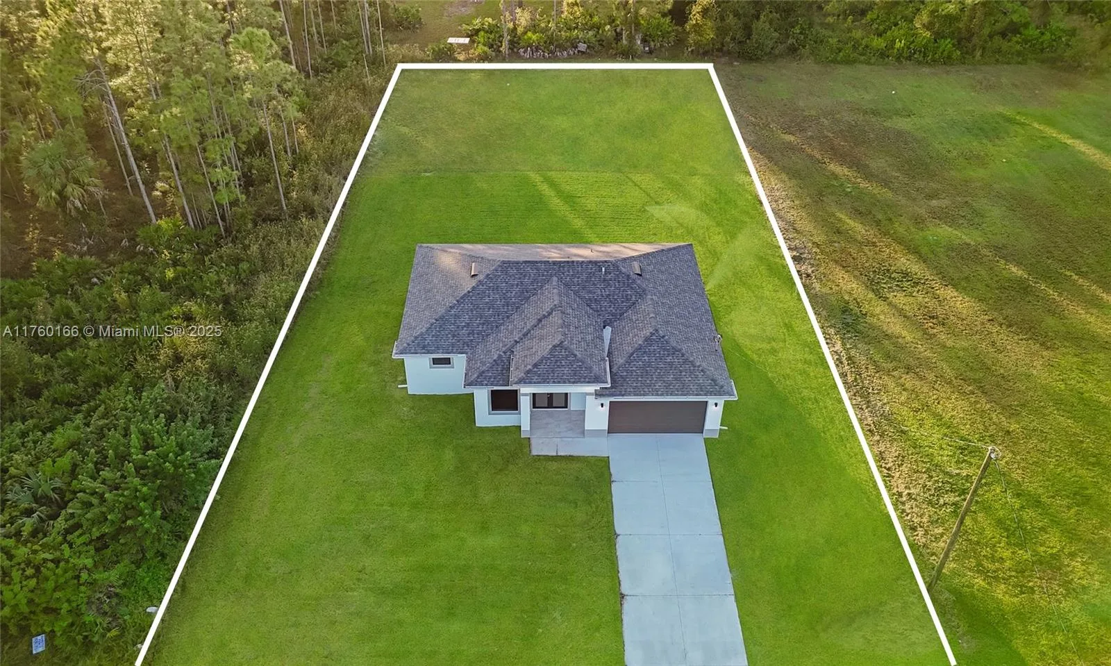 913 Palmetto Ave, Lehigh Acres, FL 33936