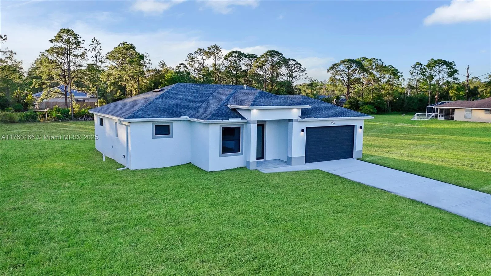 913 Palmetto Ave, Lehigh Acres, FL 33936 photo 2