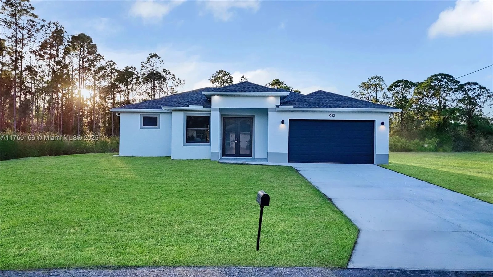 913 Palmetto Ave, Lehigh Acres, FL 33936 photo 4