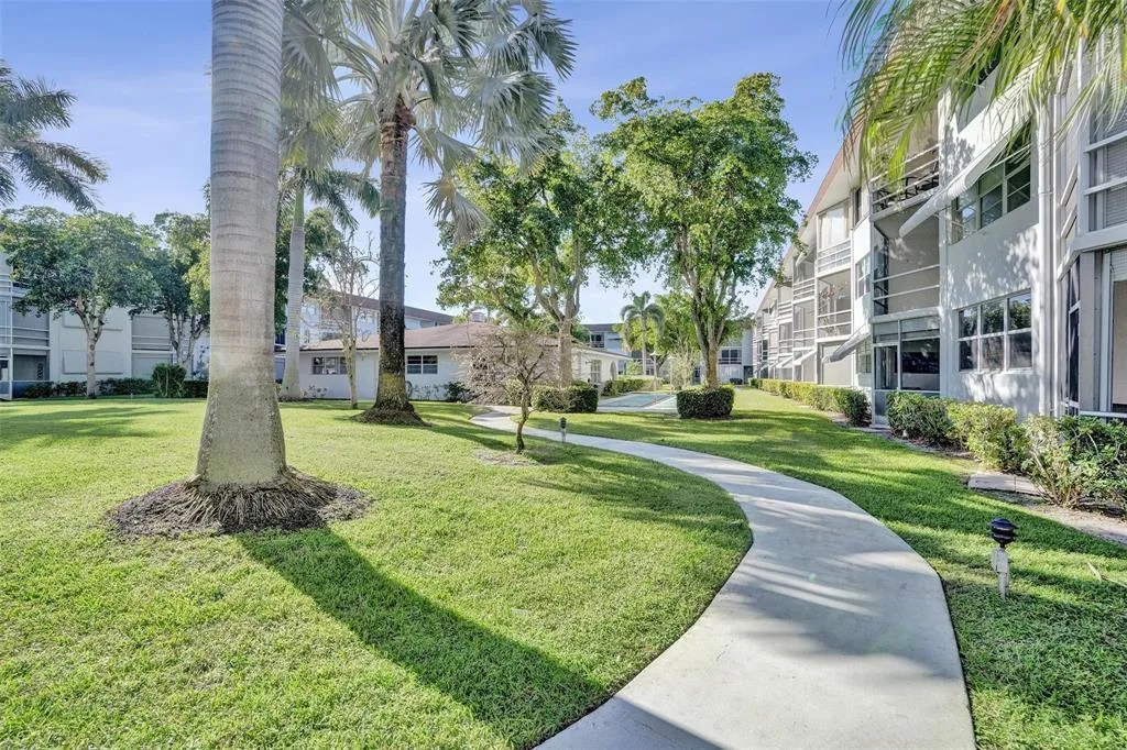 400 SE 10th Street # 308, Deerfield Beach, FL 33441