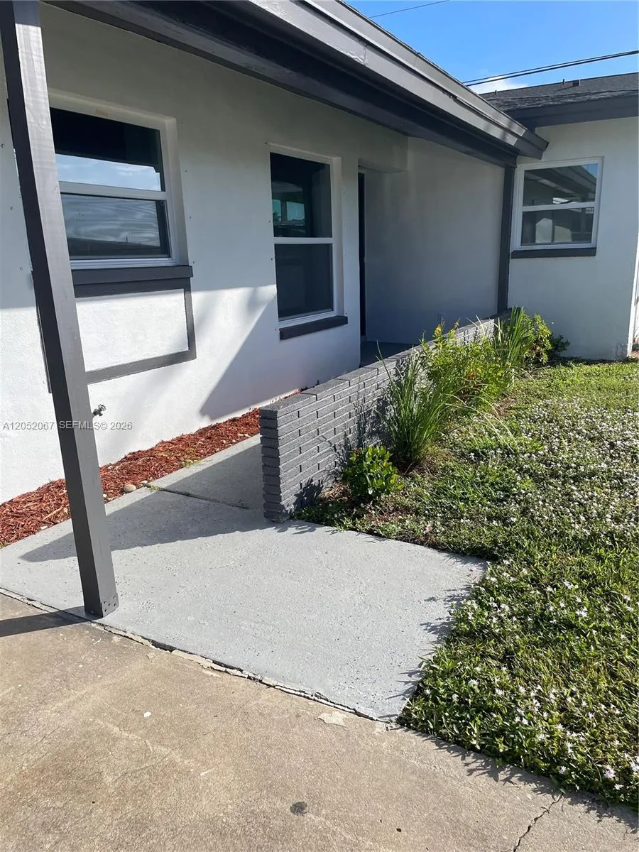 737 Sesame Ct, Cape Coral, FL 33904 photo 2