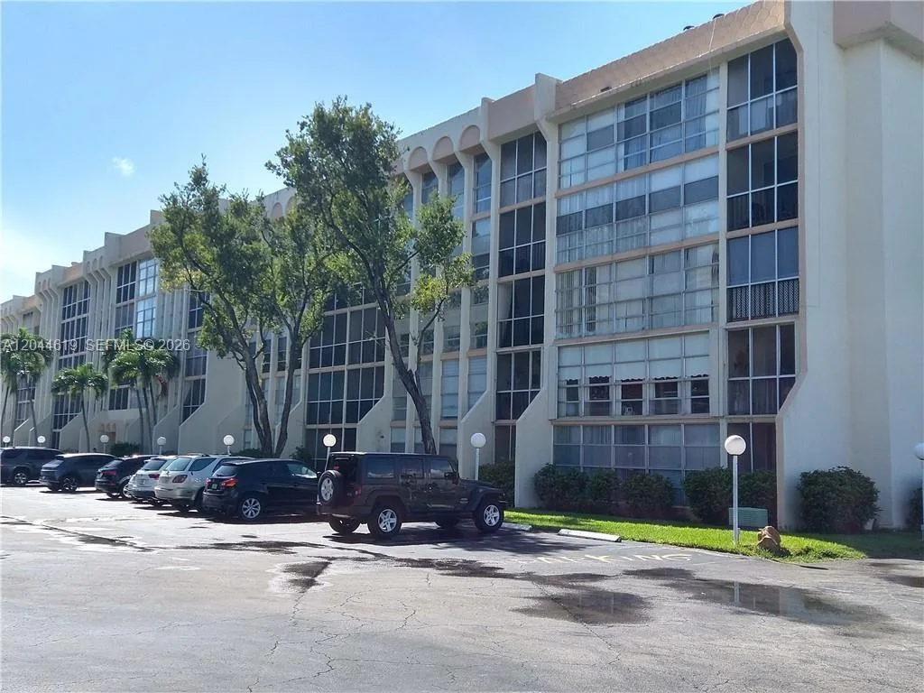 601 Three Islands Blvd # 517, Hallandale Beach, FL 33009 photo 2