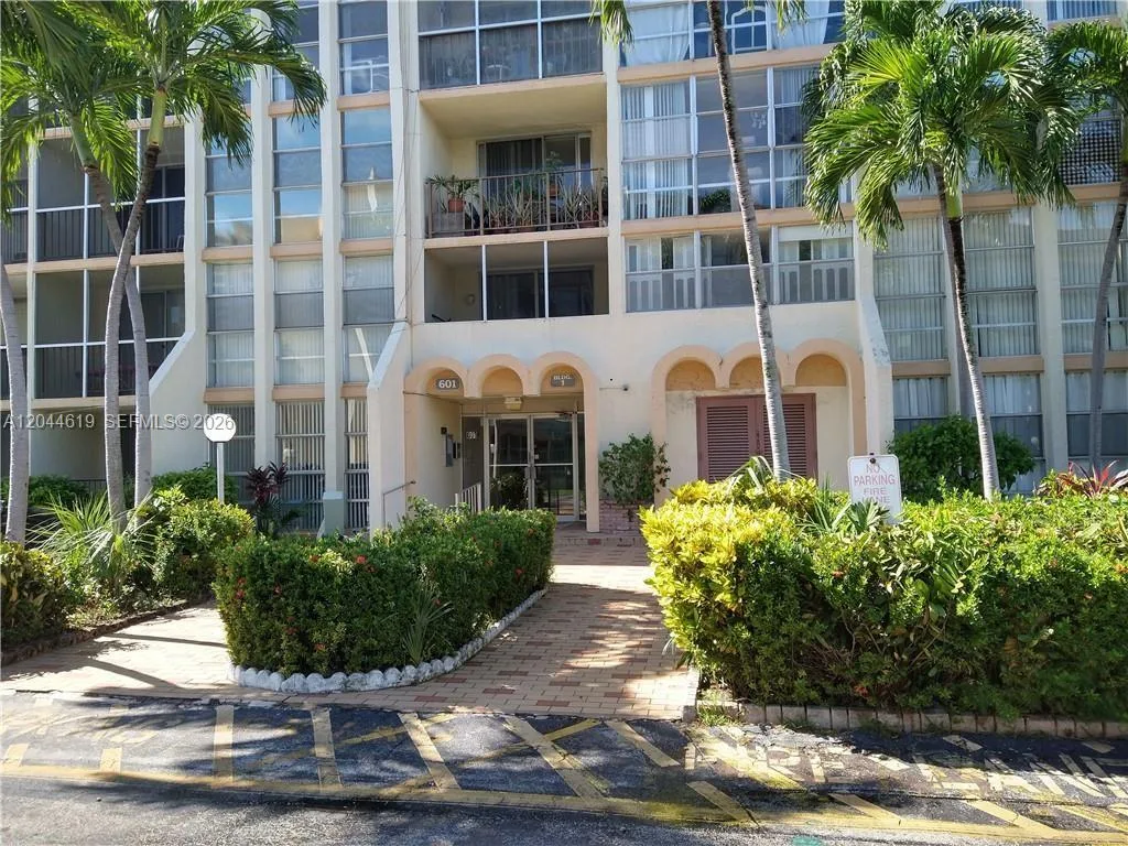 601 Three Islands Blvd # 517, Hallandale Beach, FL 33009 photo 3