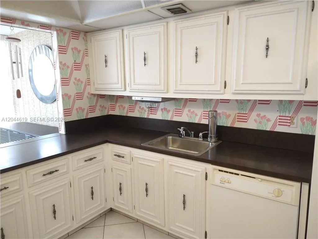 601 Three Islands Blvd # 517, Hallandale Beach, FL 33009 photo 9