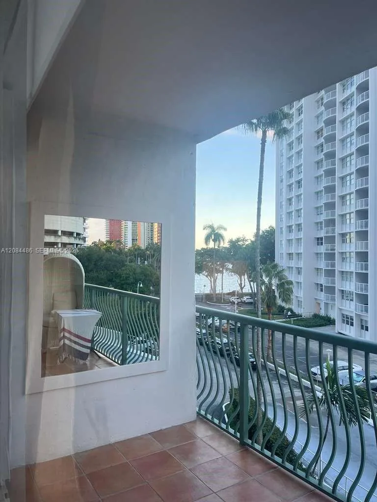 1408 Brickell Bay Dr # 402, Miami, FL 33131