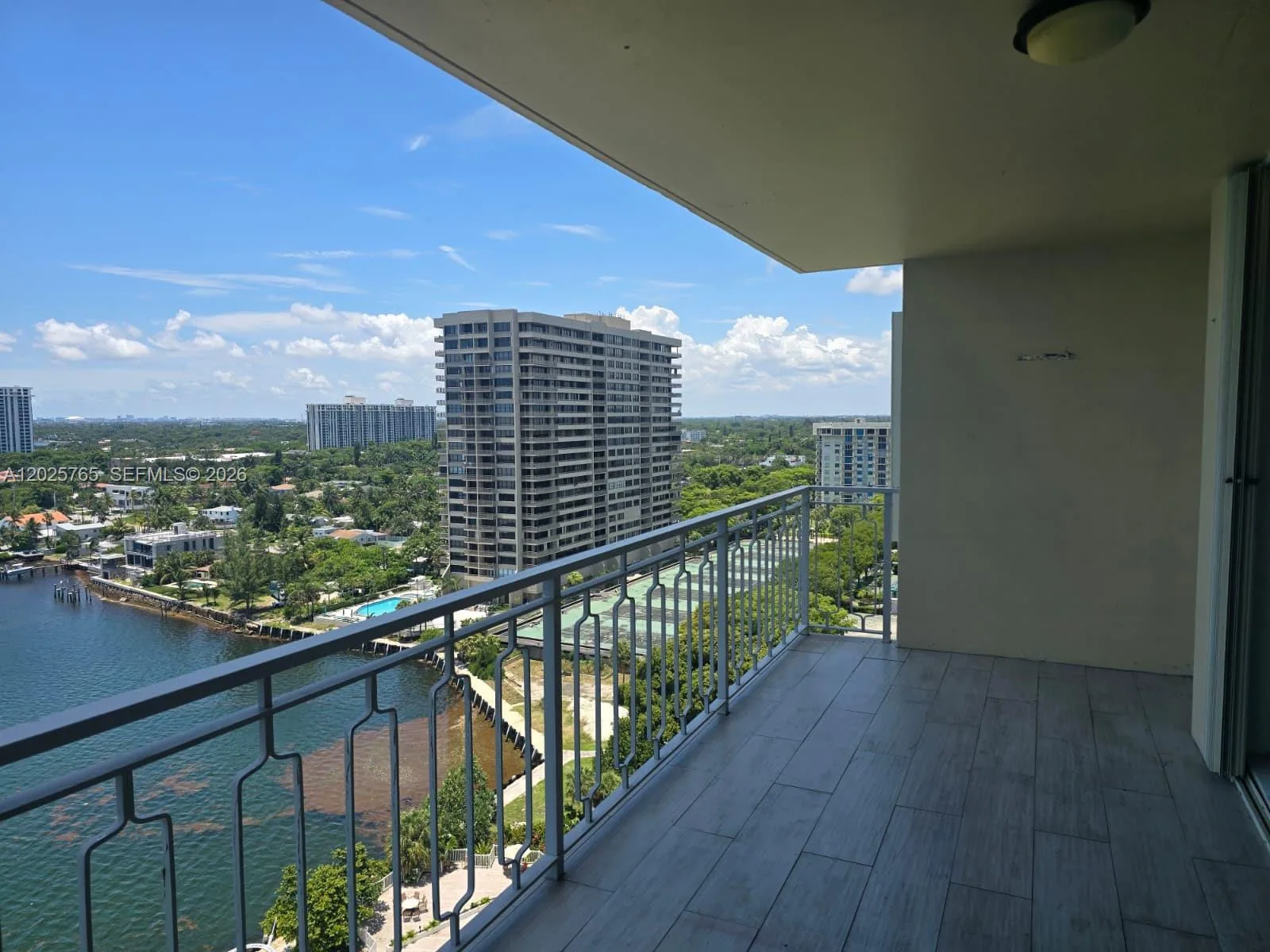 11111 Biscayne Blvd # 17D, Miami, FL 33181