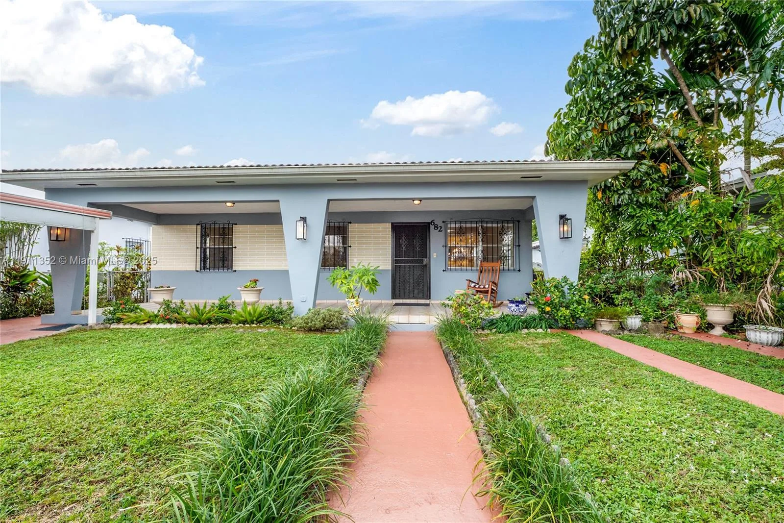 682 W 37th St, Hialeah, FL 33012