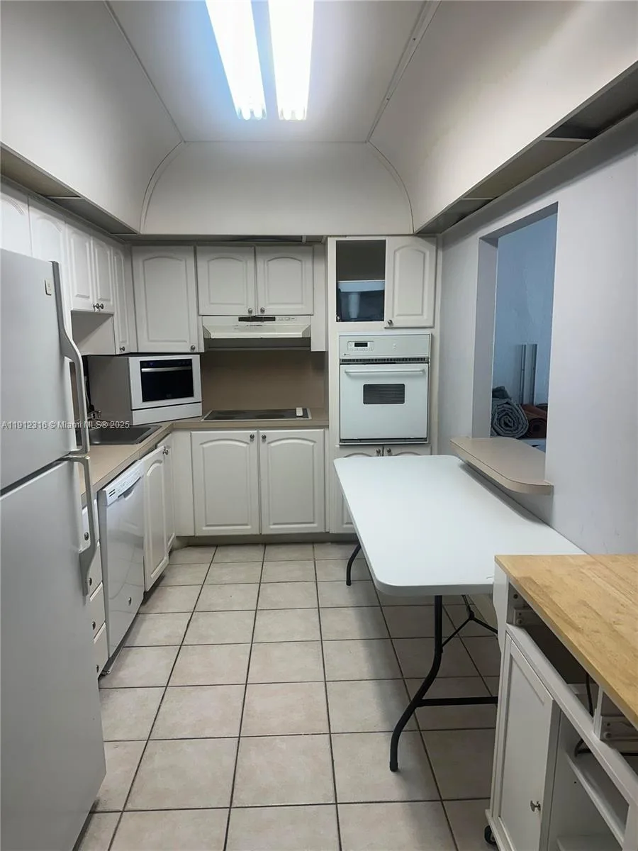 19390 Collins Ave # 1019, Sunny Isles Beach, FL 33160 photo 3