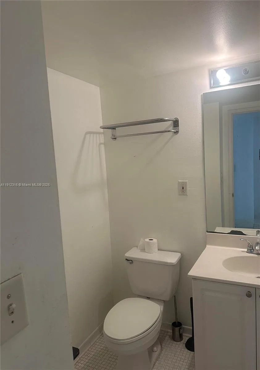 19390 Collins Ave # 1019, Sunny Isles Beach, FL 33160 photo 4