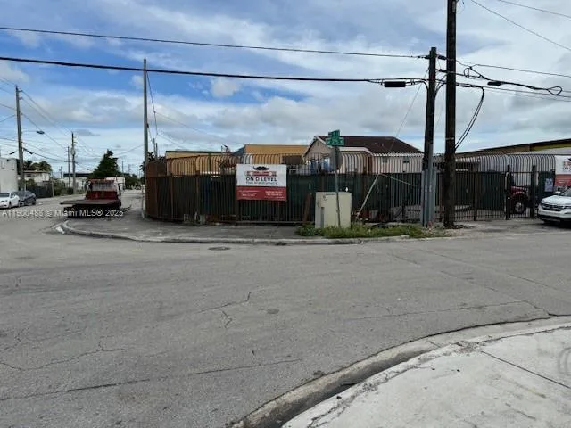 2484 NW 21st Ter, Miami, FL 33142