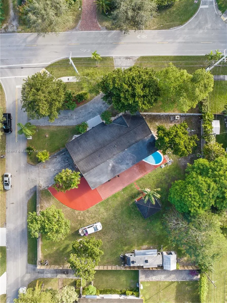 13550 SW 99th Pl, Miami, FL 33176 photo 2