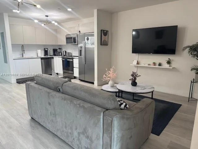 19380 NE 26 AVE # 304, Miami, FL 33180
