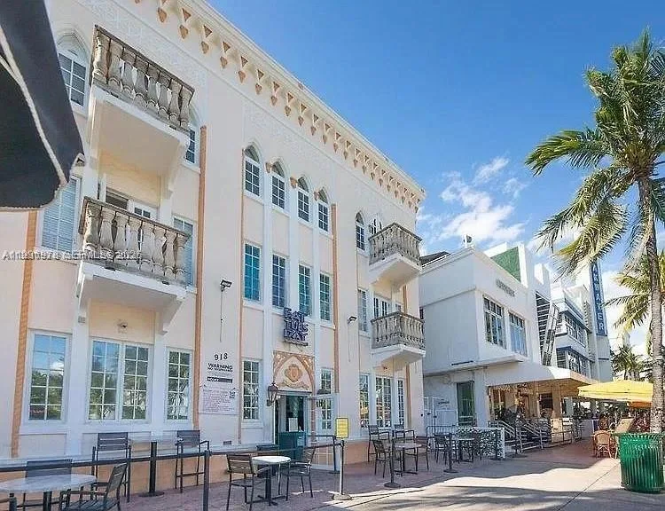 918 Ocean Dr # 302, Miami Beach, FL 33139 photo 2
