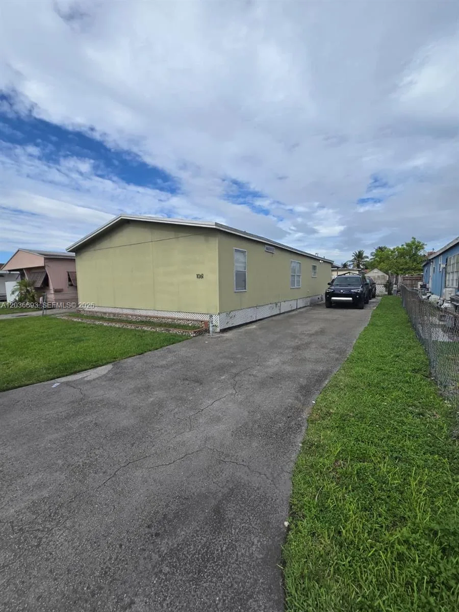 1061 SW 131 PL, Miami, FL 33184