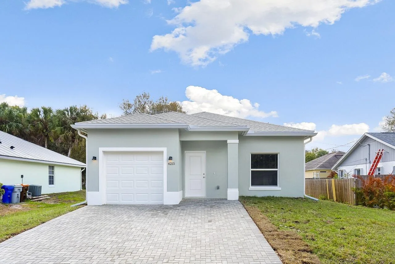 6215 4th Lane, Vero Beach, FL 32968 photo 2