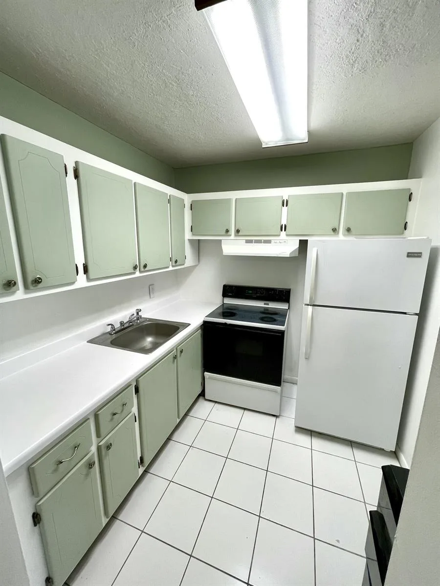 201 Canterbury I, West Palm Beach, FL 33417 photo 5