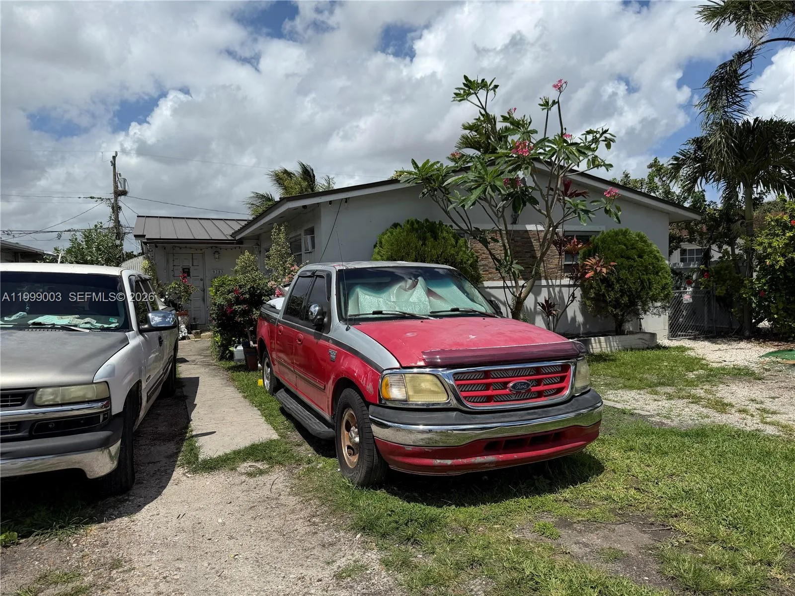 9283 SW 39th St, Miami, FL 33165 photo 2