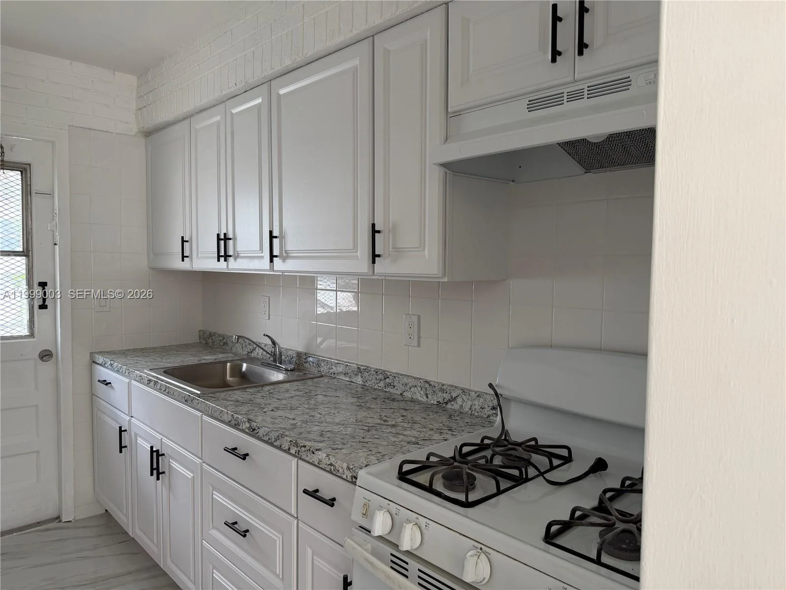 9283 SW 39th St, Miami, FL 33165 photo 4