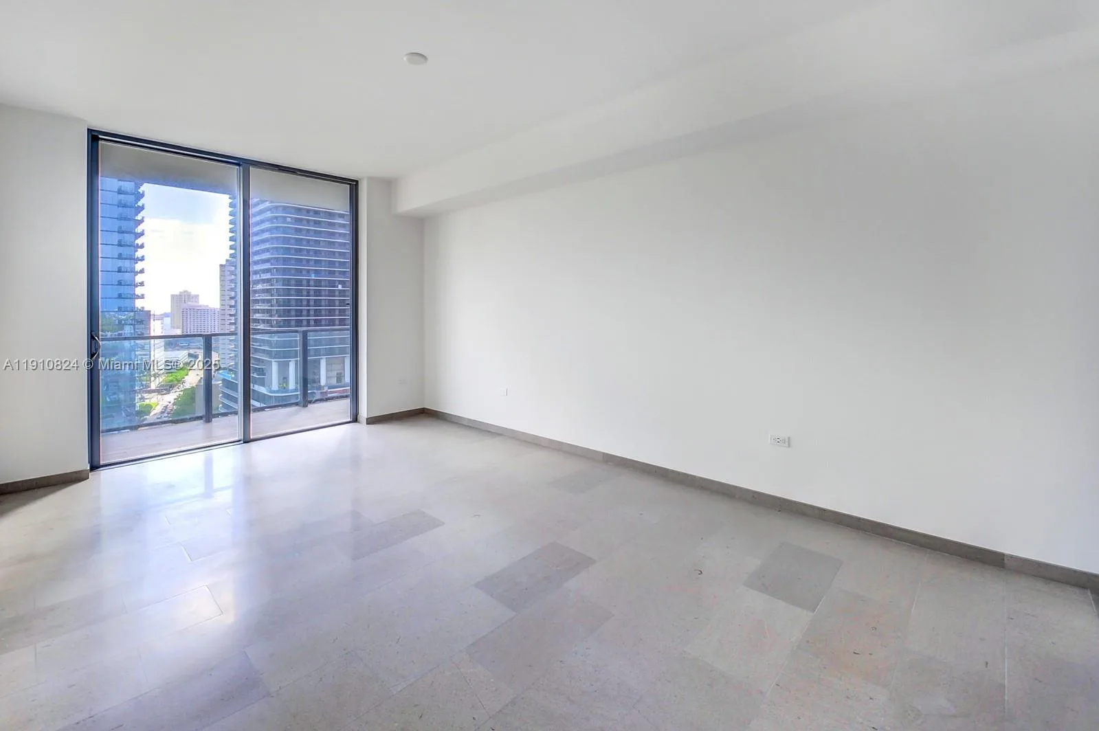 88 SW 7th St # 1503, Miami, FL 33130 photo 2