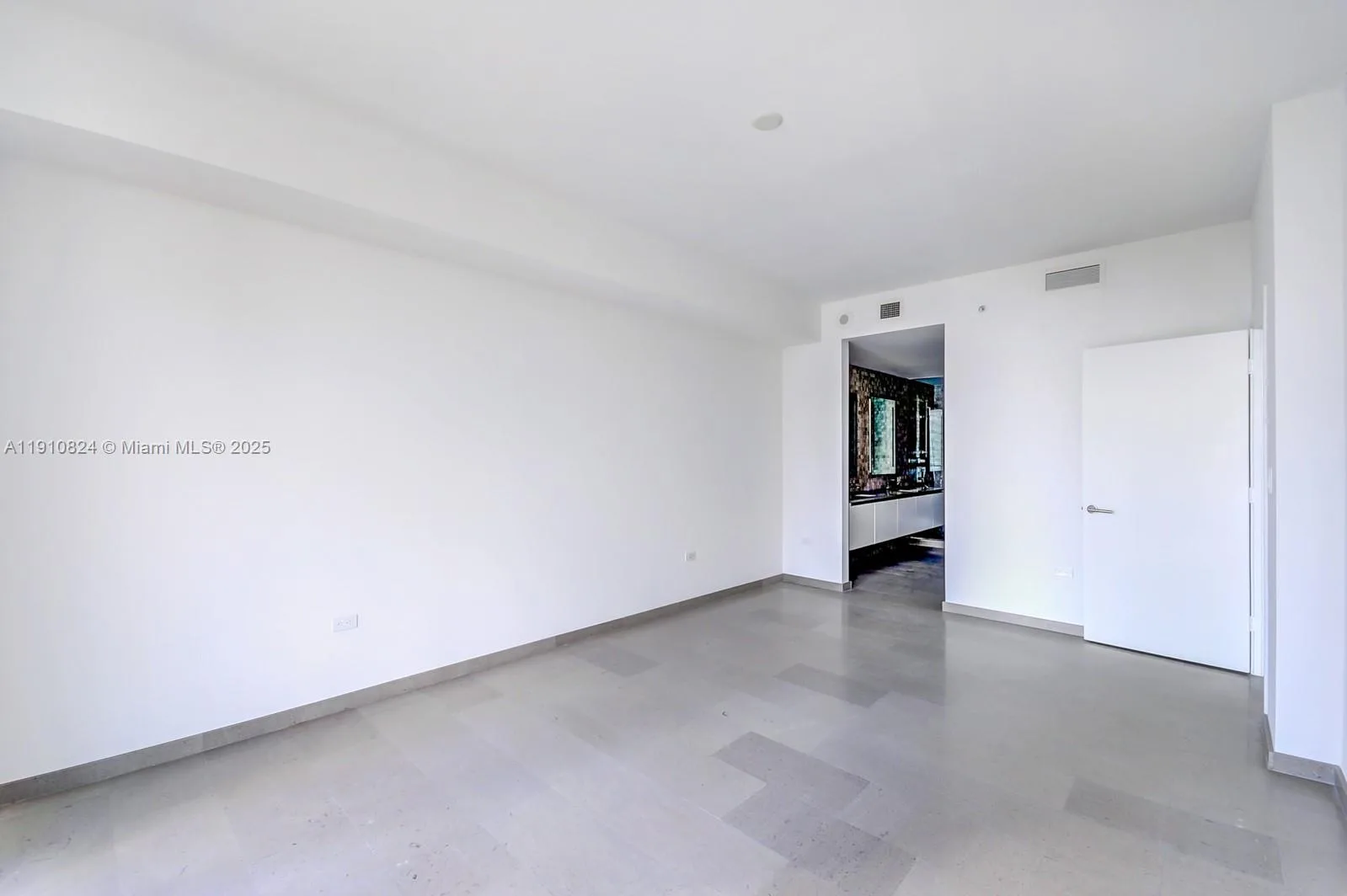 88 SW 7th St # 1503, Miami, FL 33130 photo 3