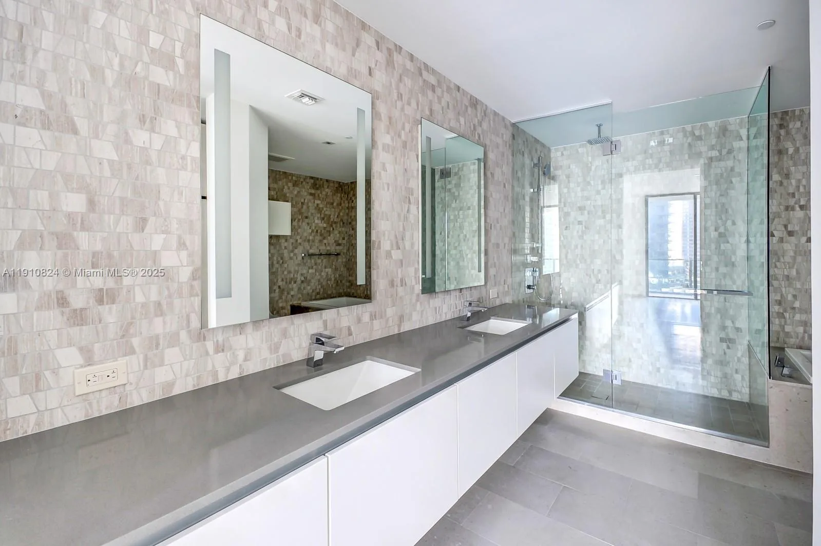 88 SW 7th St # 1503, Miami, FL 33130 photo 4