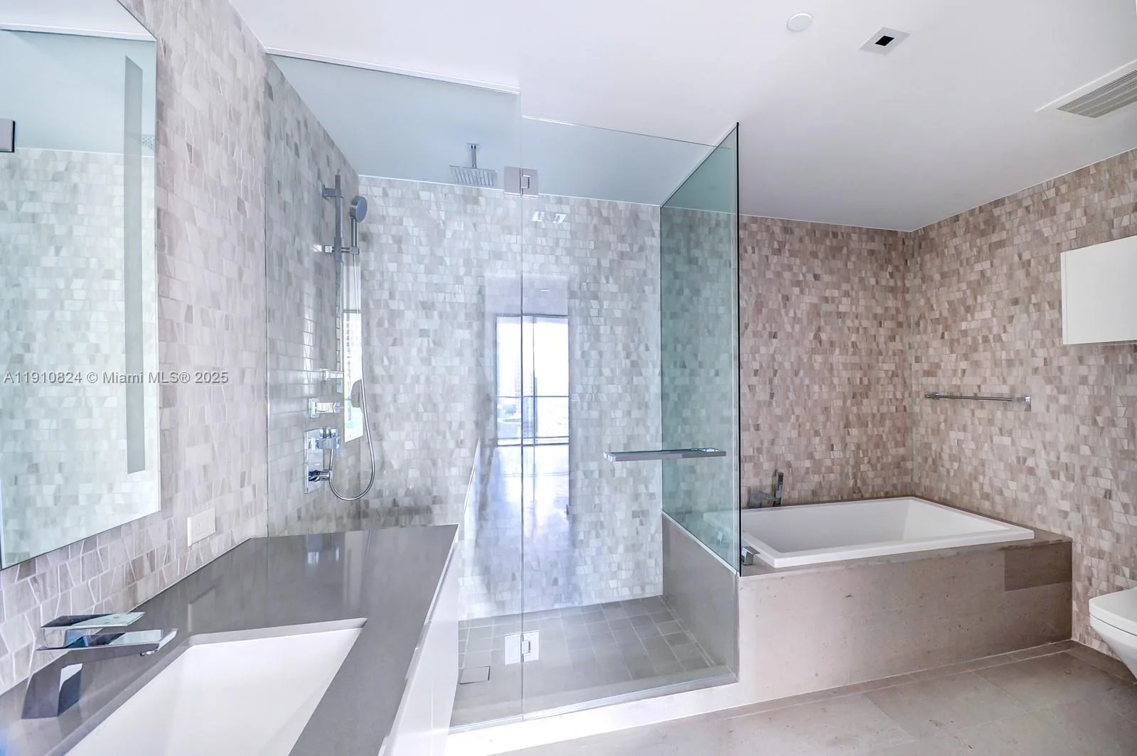 88 SW 7th St # 1503, Miami, FL 33130 photo 5