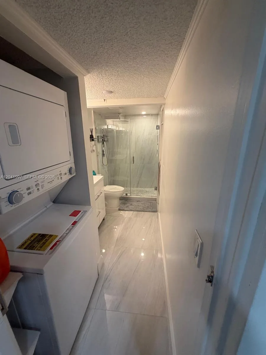 9520 SW 8th St # 121, Miami, FL 33174