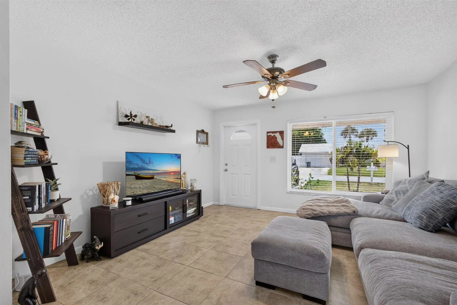 8717 SE SANDY Lane, Hobe Sound, FL 33455 photo 3