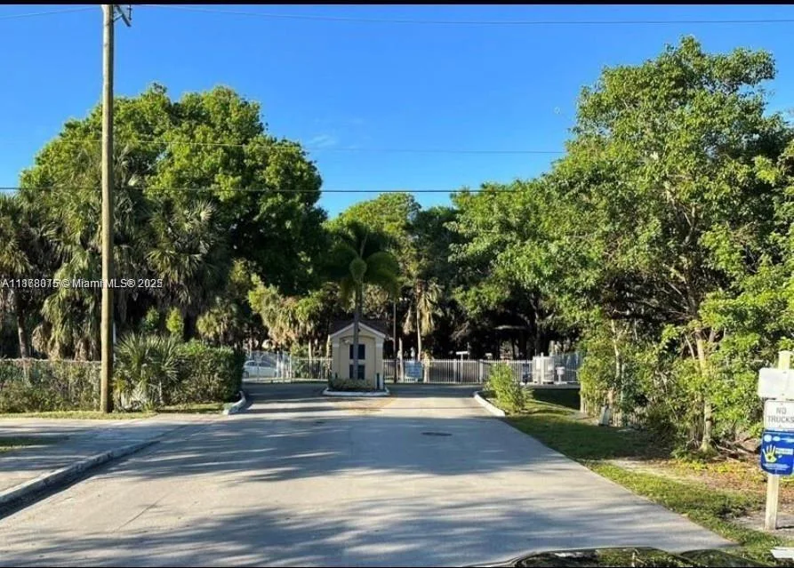 2445 NW 33rd St # 1413, Oakland Park, FL 33309 photo 12