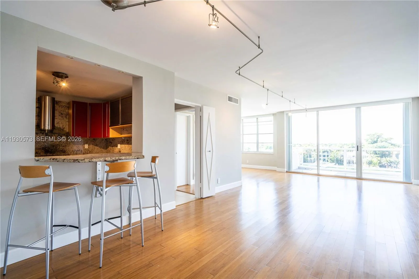 5700 Collins Ave # 6H, Miami Beach, FL 33140 photo 2