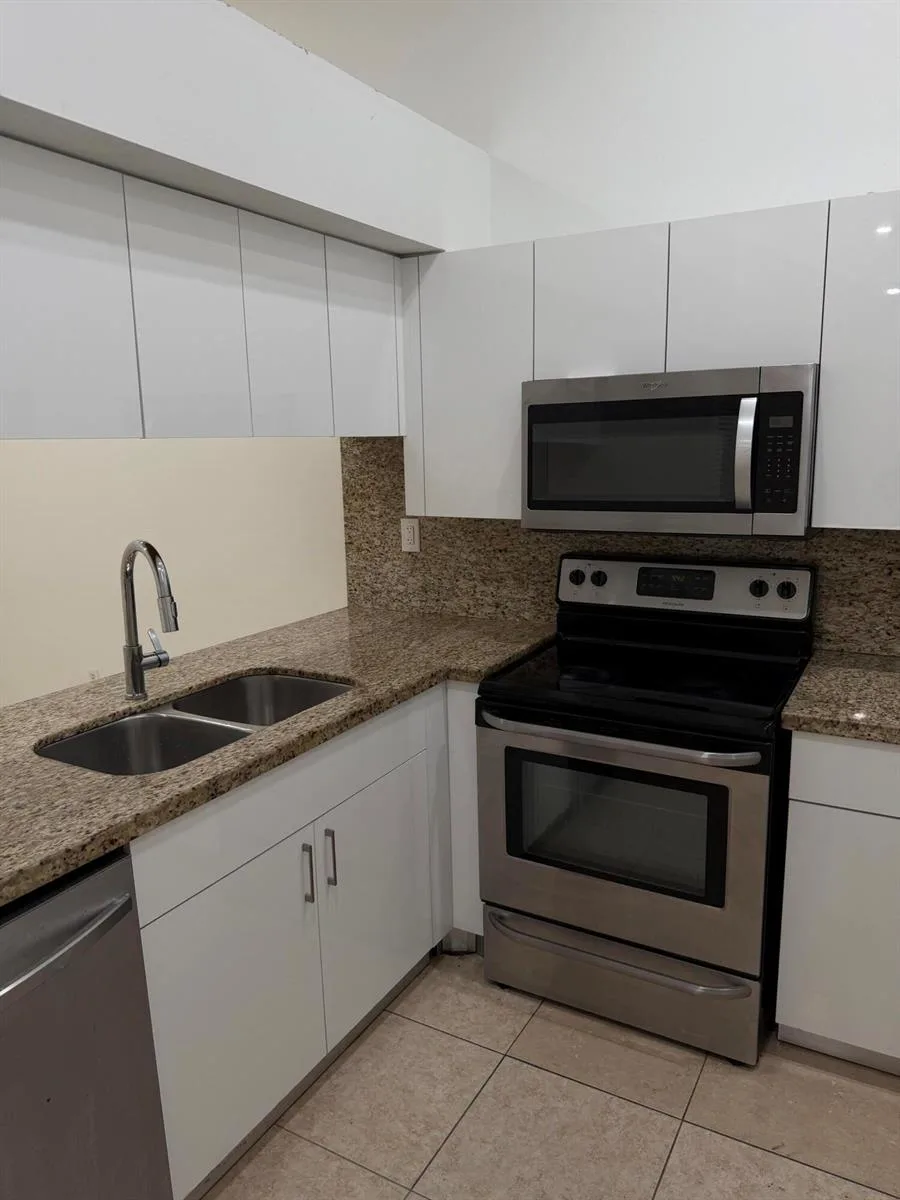 18290 Mediterranean Boulevard # 506, Hialeah, FL 33015 photo 4