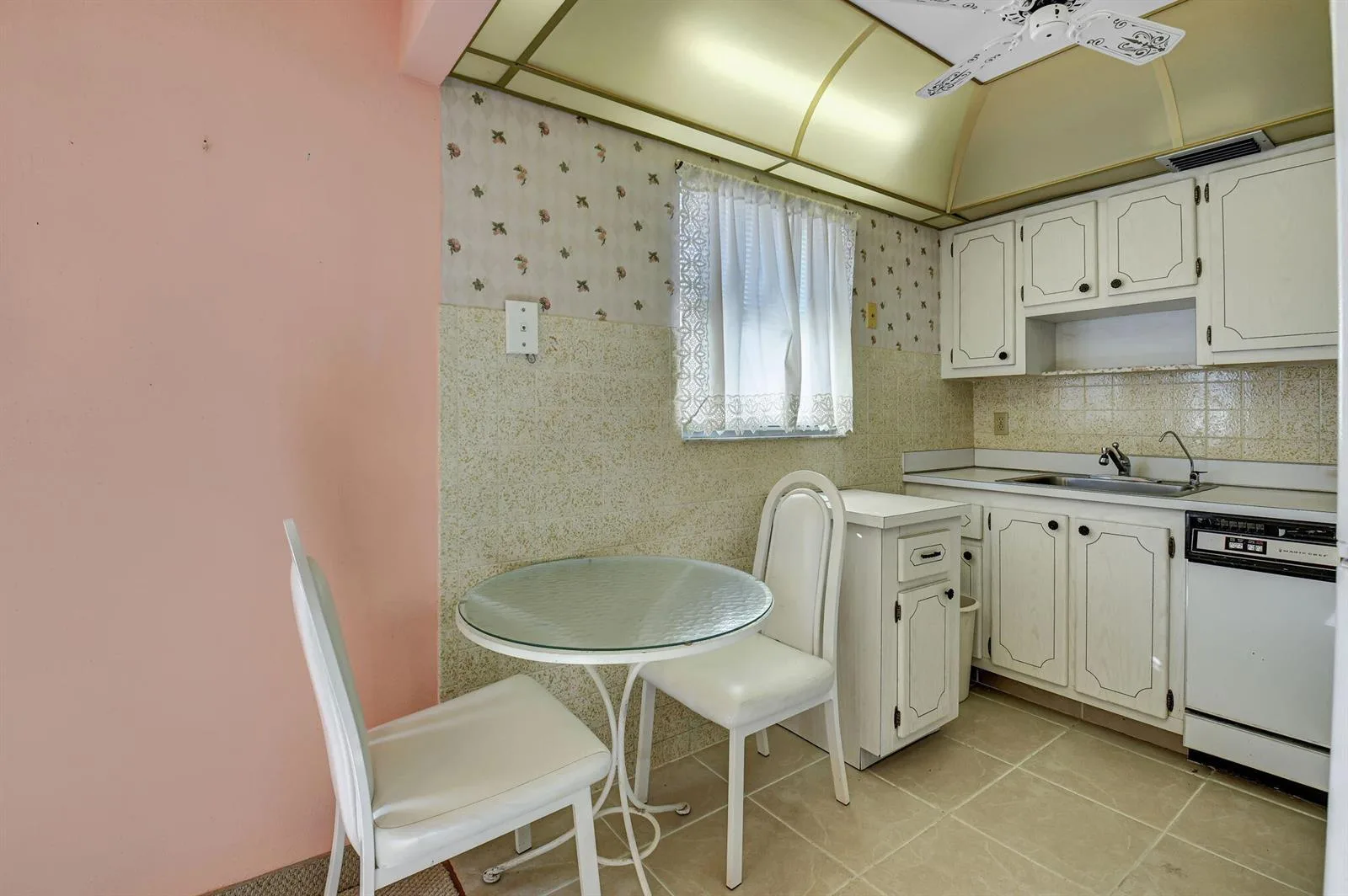 325 Saxony G, Delray Beach, FL 33446 photo 12
