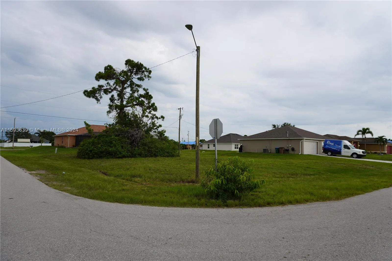 1313 NE 7th Ave, Cape Coral, FL 33909