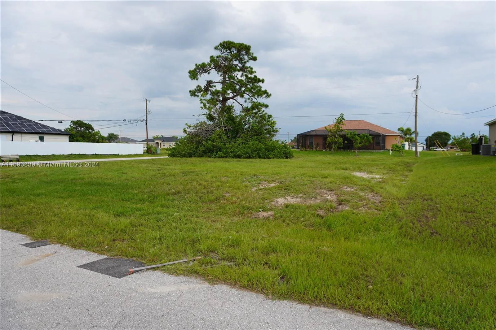 1313 NE 7th Ave, Cape Coral, FL 33909 photo 2