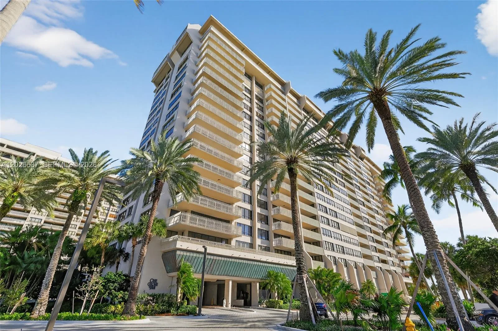 2 Grove Isle Dr # B1706, Miami, FL 33133