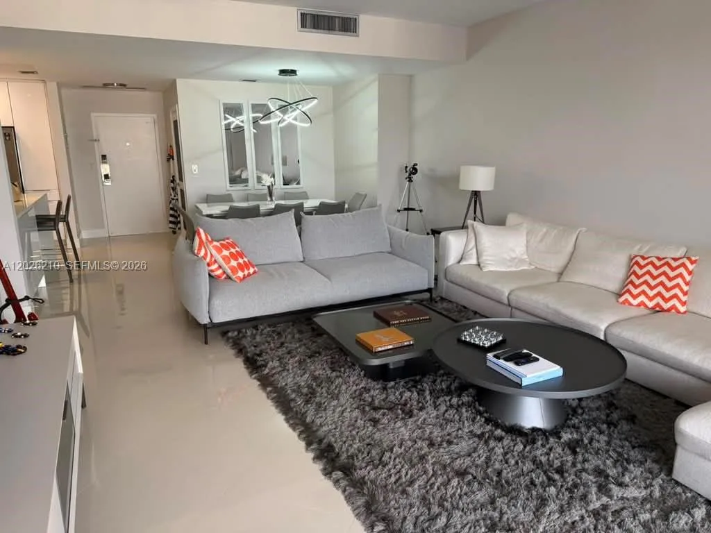 2500 Parkview Dr # 2518, Hallandale Beach, FL 33009